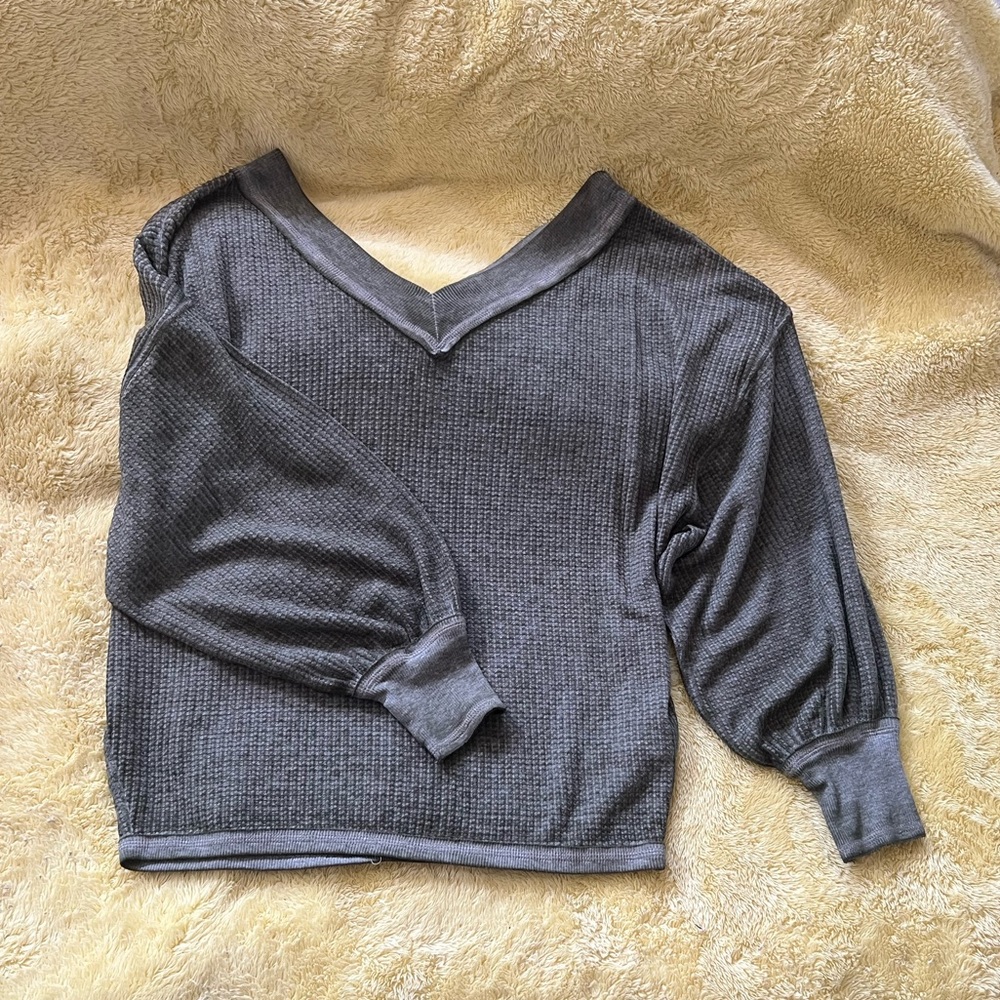 size small Seven7 long sleeve